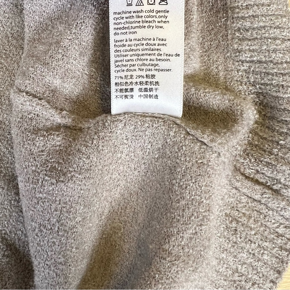 Barefoot Dreams Gray Pajama Set - Picture 14 of 14